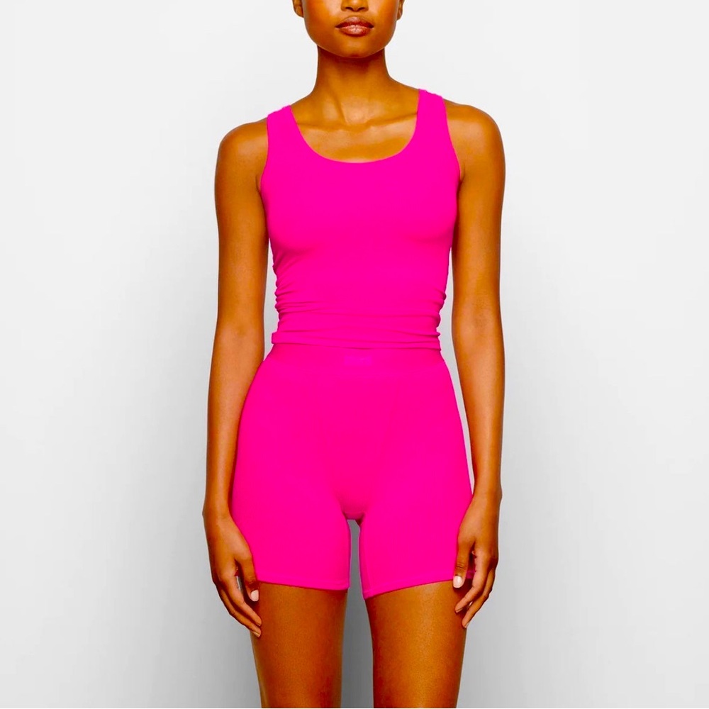 SKIMS SOFT LOUNGE SET HOT PINK TANK & BOXERS